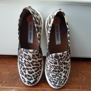 STEVE MADDEN LEOPARD SLIP ON SNEAKERS